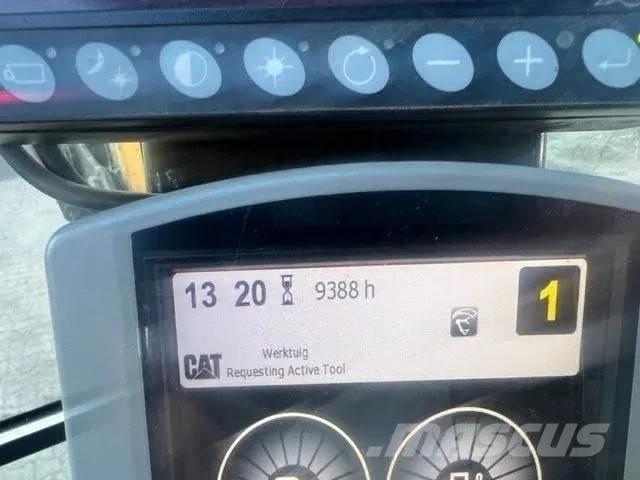 CAT M 318 F Bagri na kolesih