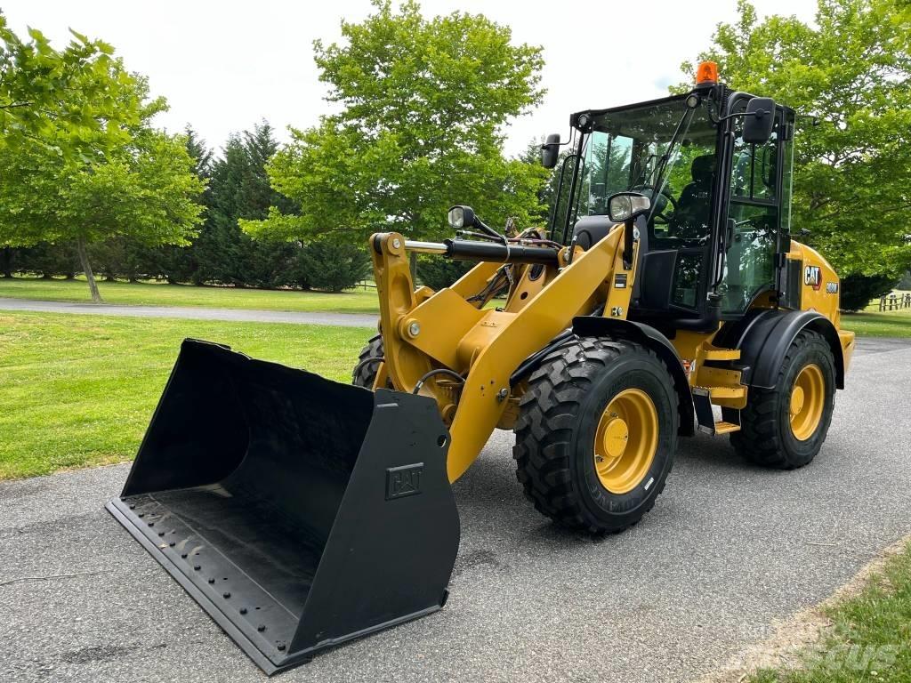 CAT 908M Kolesni nakladalci