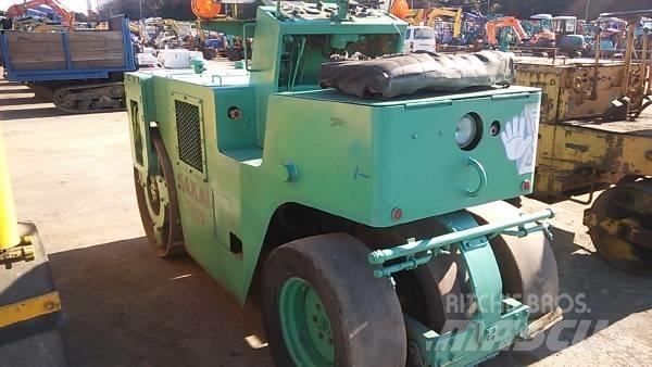 Sakai TG25 Valjarji za travo