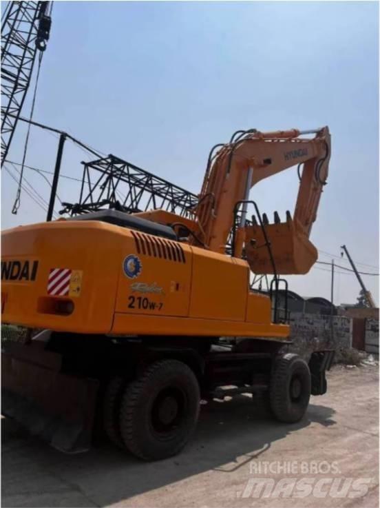 Hyundai 210 W-7 Bagri goseničarji