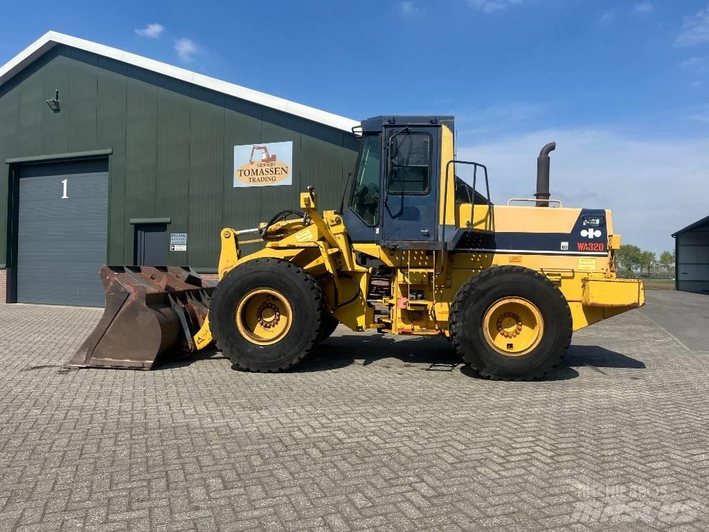 Komatsu WA 320-1 Kolesni nakladalci