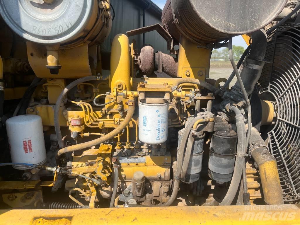 Komatsu WA 320-1 Kolesni nakladalci