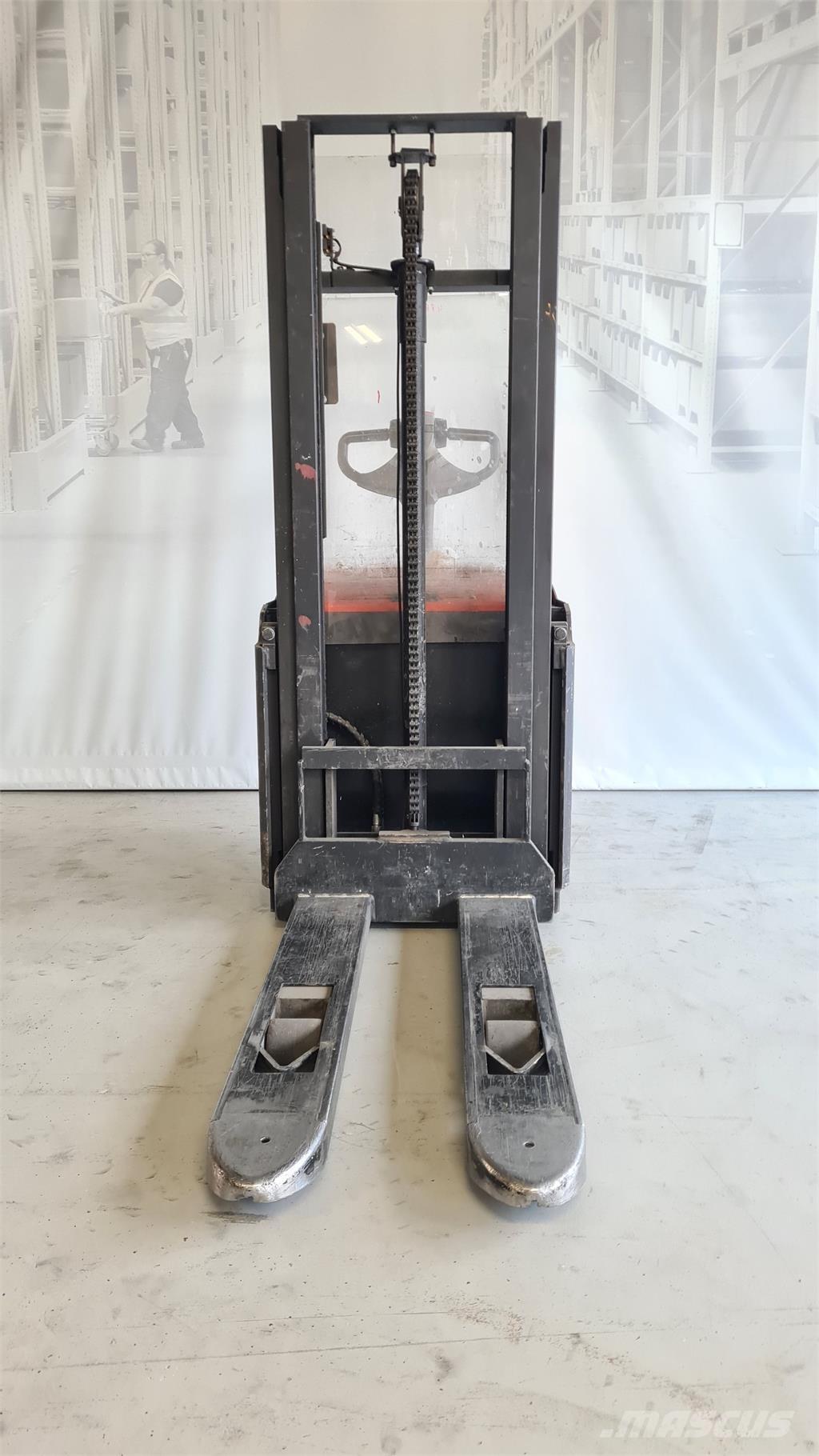 Toyota SWE120 Samopogonski ročni viličarji