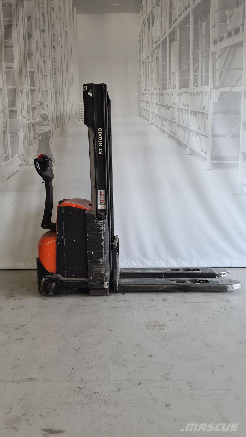 Toyota SWE120 Samopogonski ročni viličarji