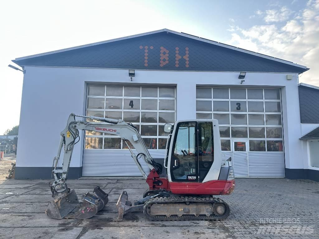 Takeuchi TB 235 Mini bagri <7t