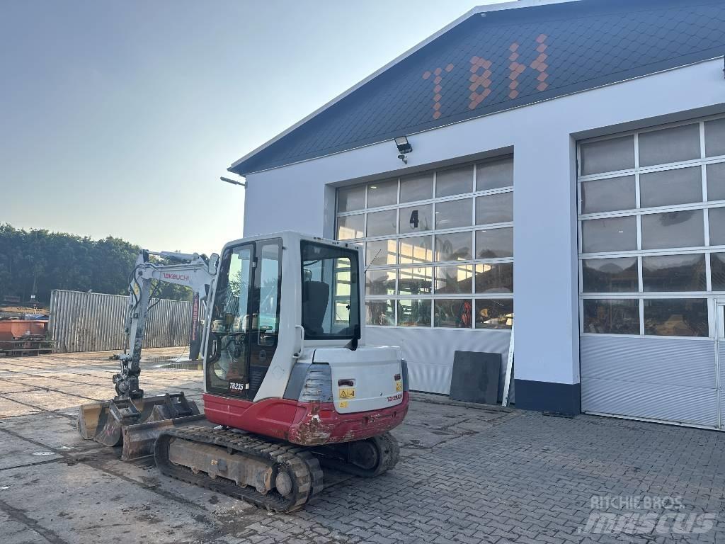 Takeuchi TB 235 Mini bagri <7t