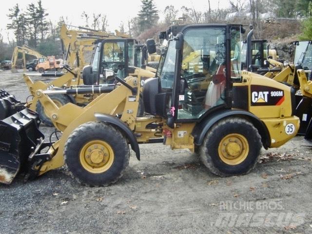 CAT 906 M Kolesni nakladalci