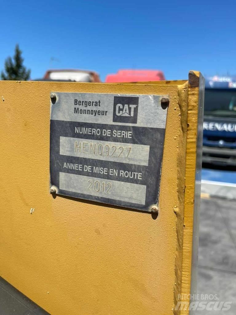 CAT 236 B Skid steer mini nakladalci