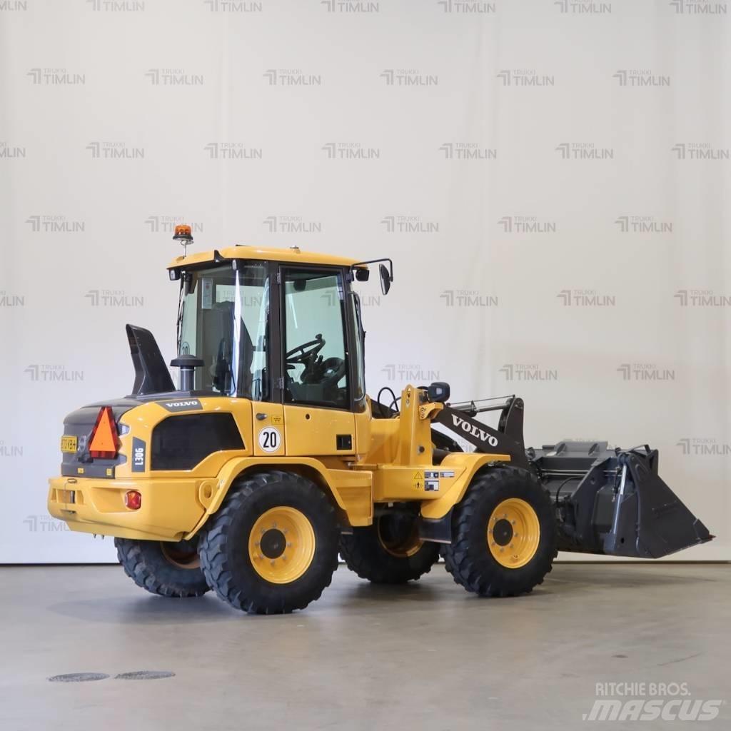Volvo L30G Kolesni nakladalci