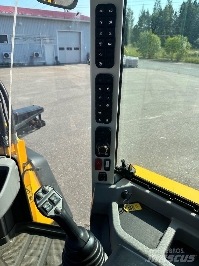 JCB 417 HT Kolesni nakladalci