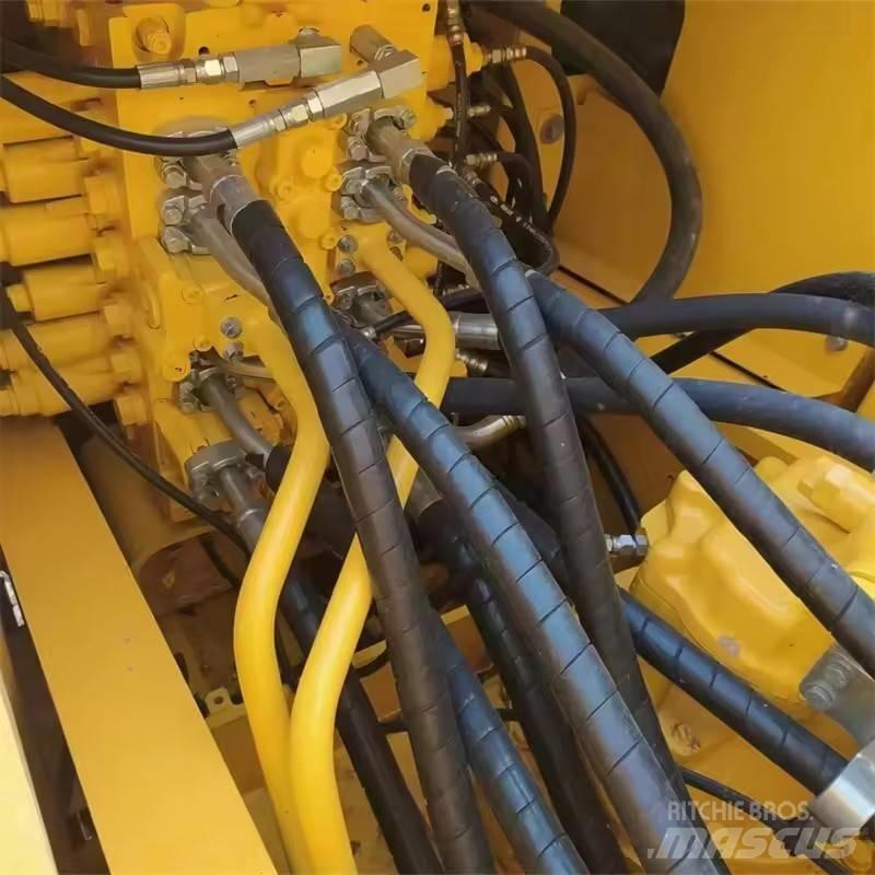 Komatsu PC 200 Bagri goseničarji
