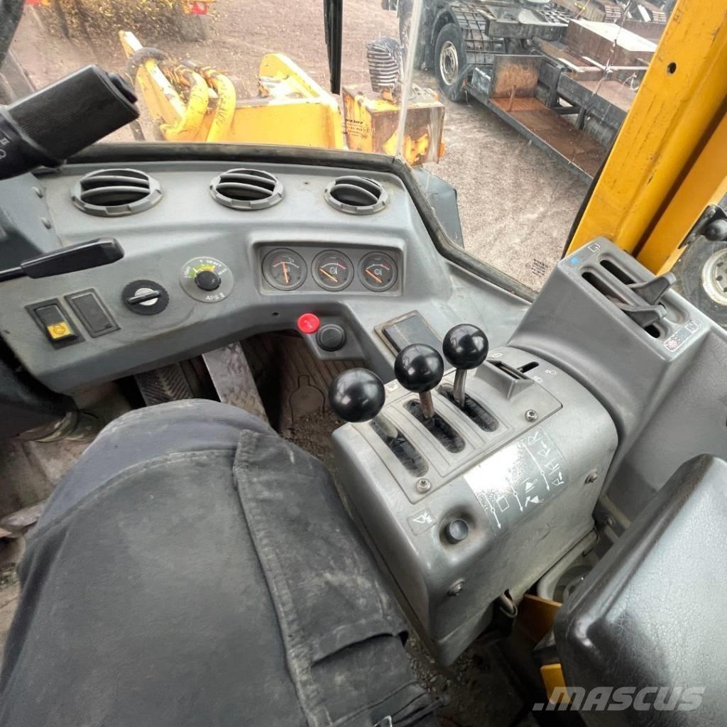 Volvo L 120 C Kolesni nakladalci