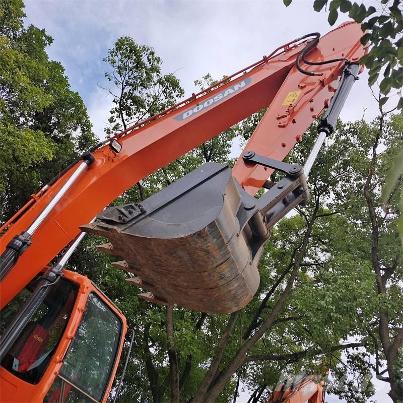 Doosan DX 225 LC Bagri goseničarji