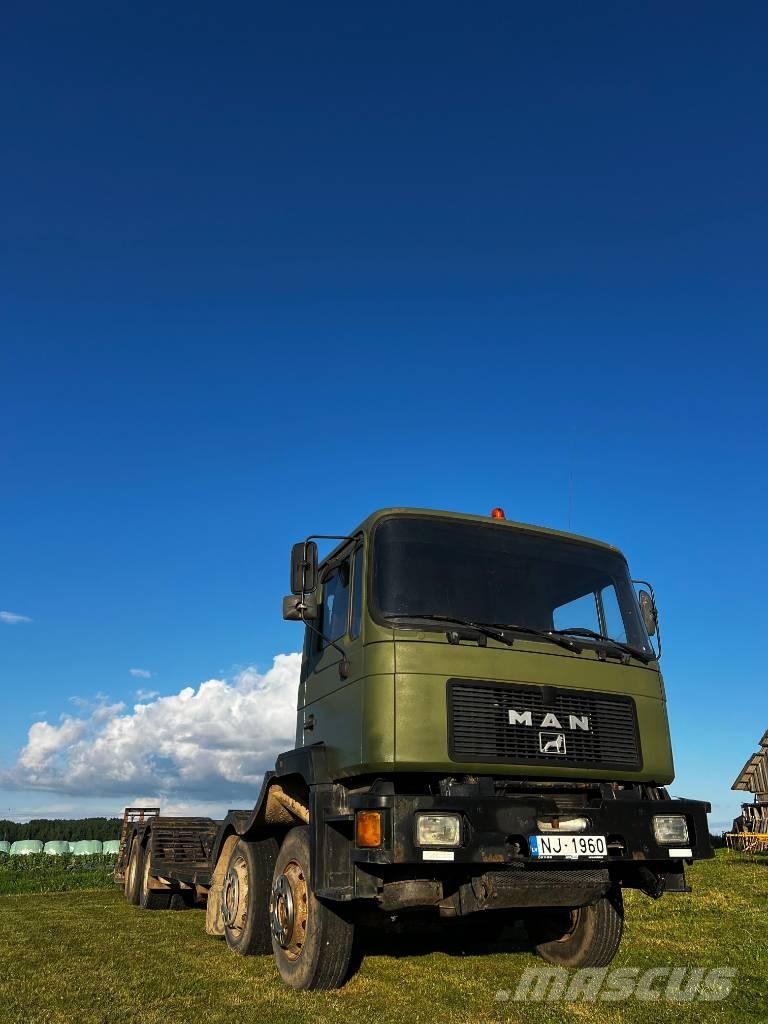 MAN 32.322 Tovornjaki za hlode