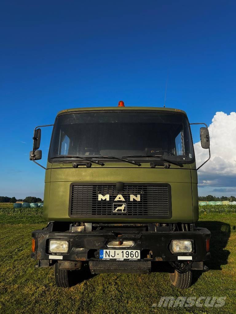 MAN 32.322 Tovornjaki za hlode