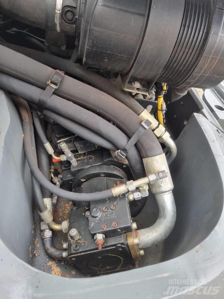 Liebherr L 526 Kolesni nakladalci