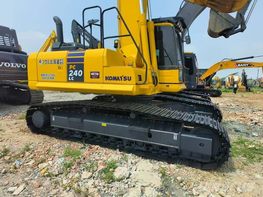 Komatsu PC 240-8 Midi bagri 7t – 12t