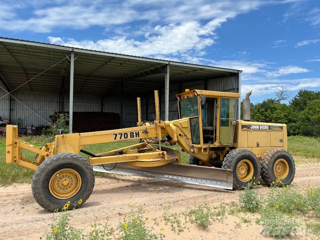 John Deere 770 BH Grederji