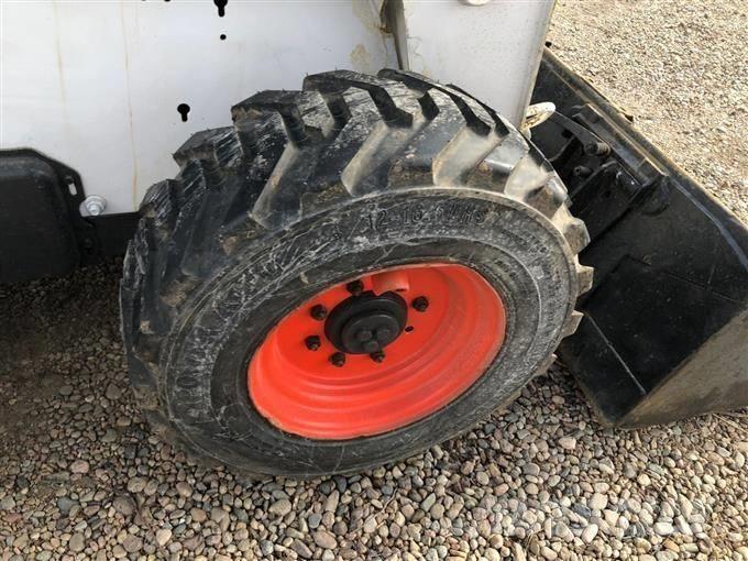 Bobcat S 300 Skid steer mini nakladalci