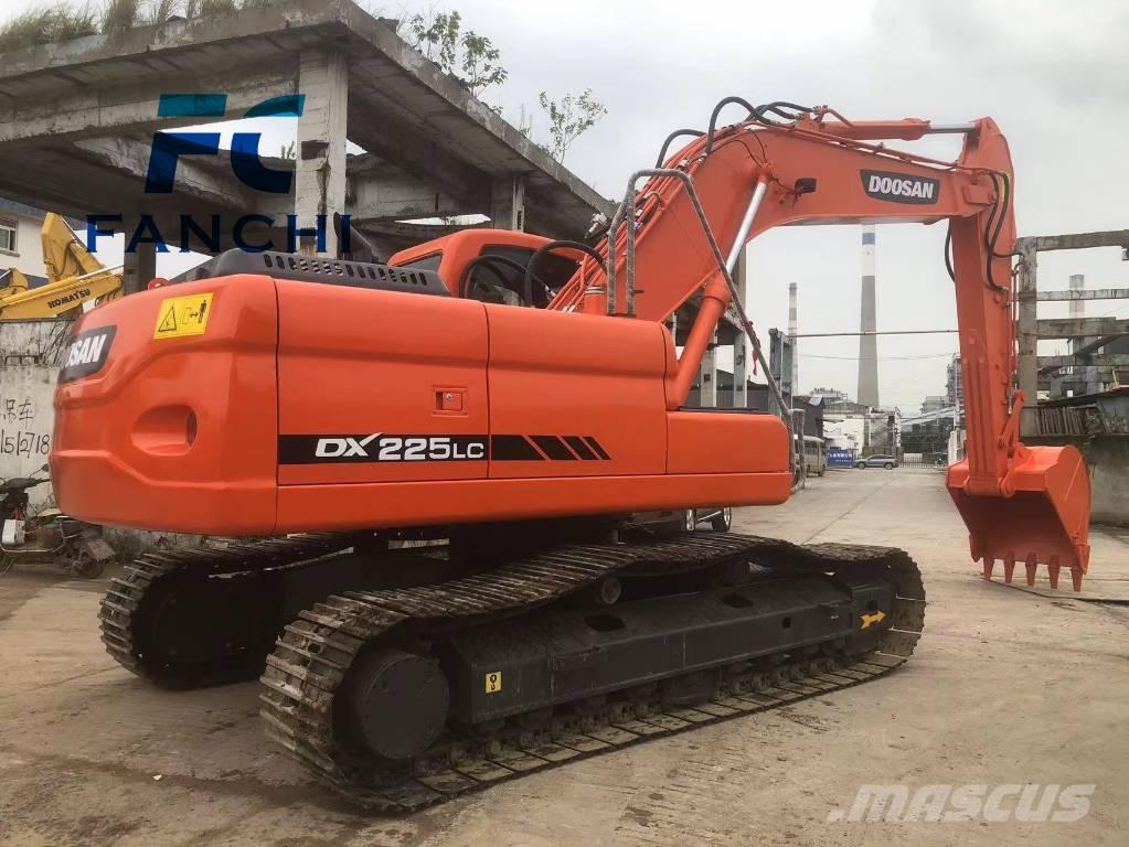 Doosan DX 225 LC Bagri goseničarji