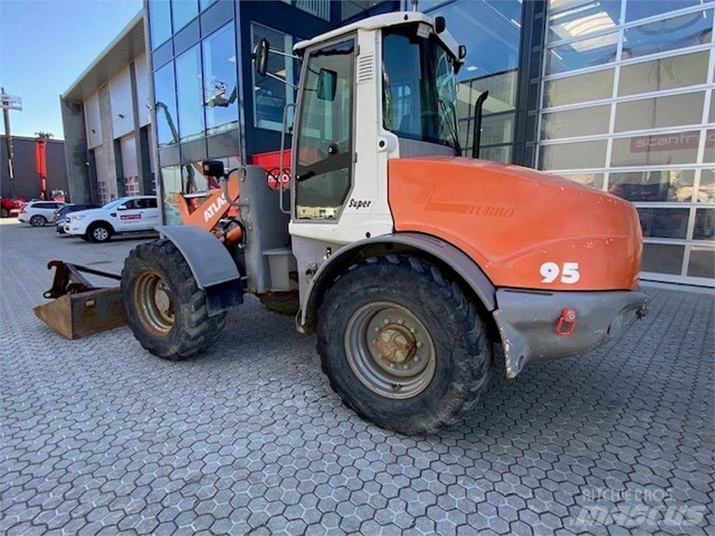 Atlas AR95 Večnamenski nakladalci