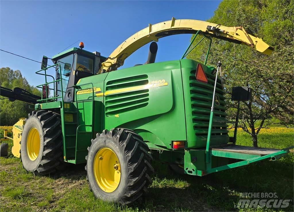 John Deere 7300 Stroji za krmo na lastni pogon