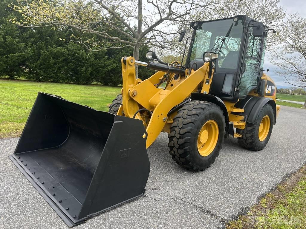 CAT 908M Kolesni nakladalci
