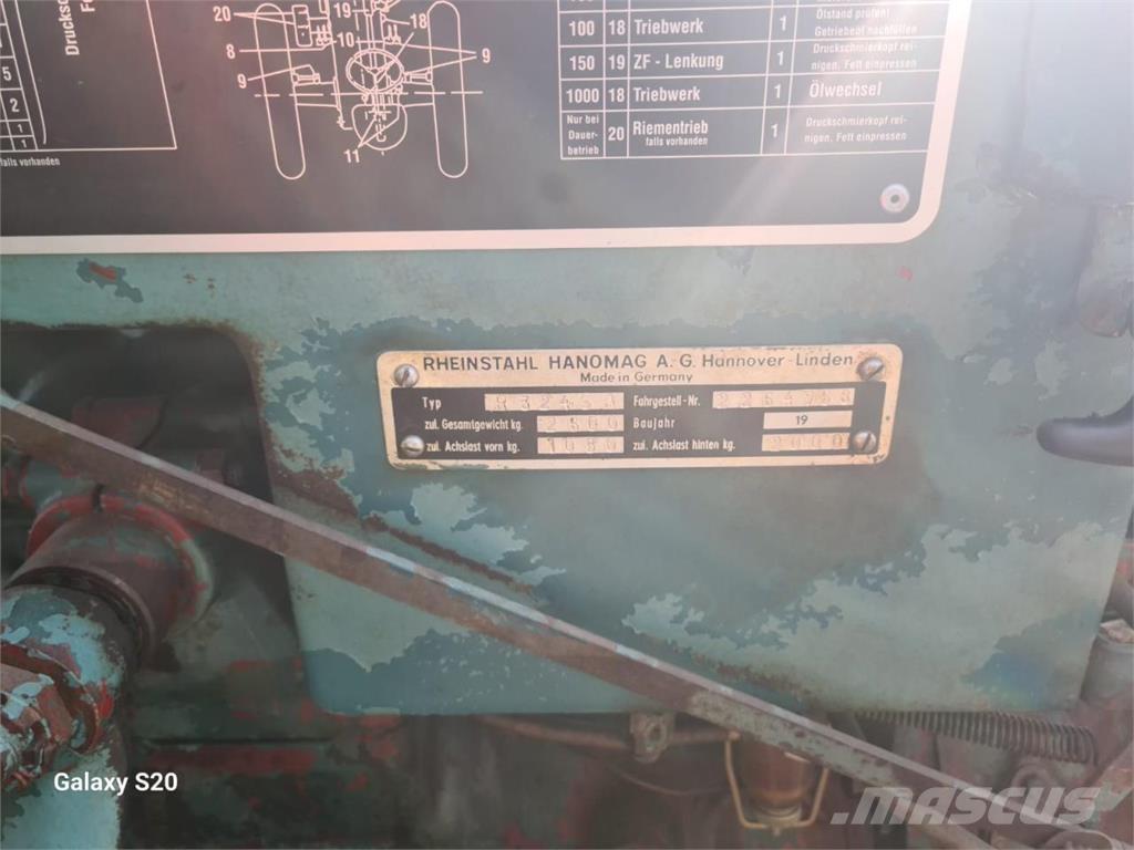 Hanomag R 324 SA Traktorji