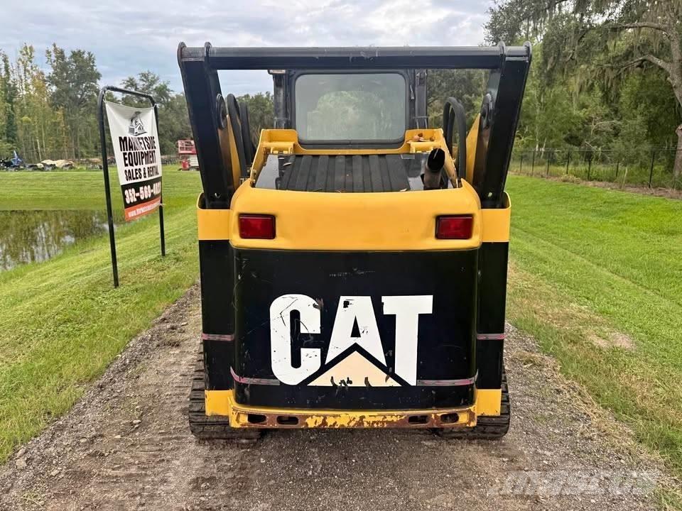 CAT 257B Skid steer mini nakladalci