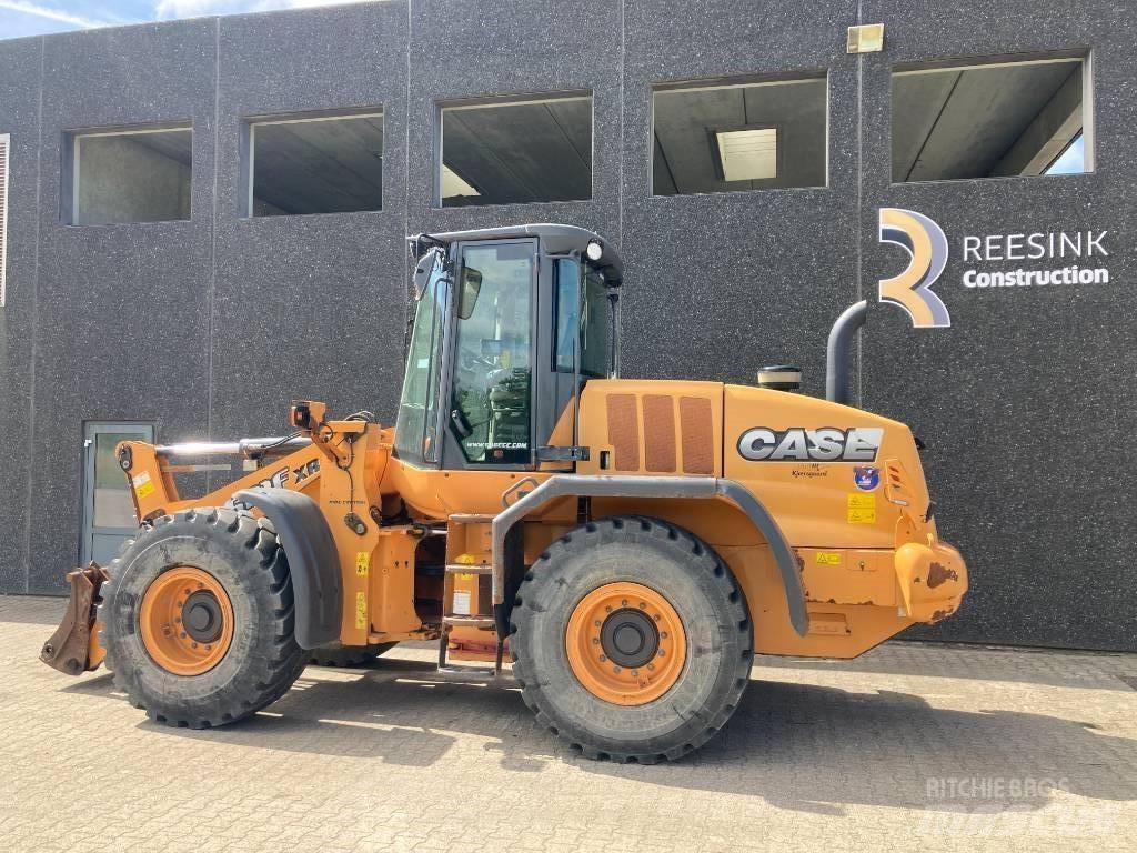 CASE 621 F XR Kolesni nakladalci