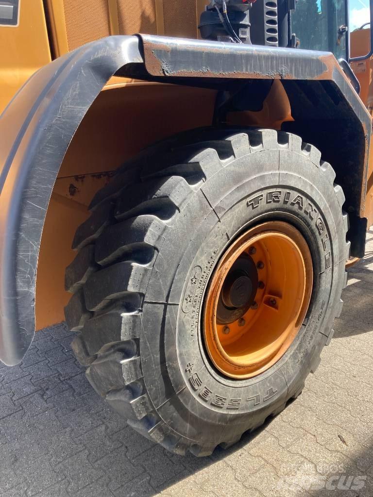 CASE 621 F XR Kolesni nakladalci