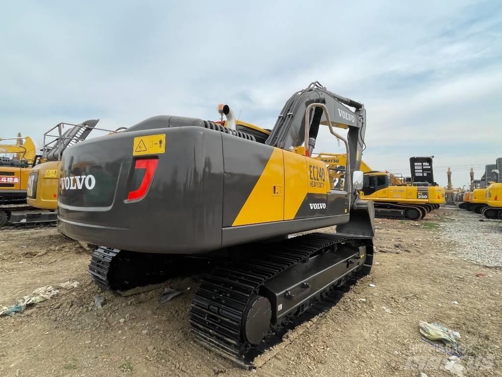 Volvo EC 240 Bagri goseničarji