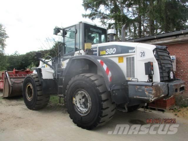 Komatsu WA 380 Kolesni nakladalci