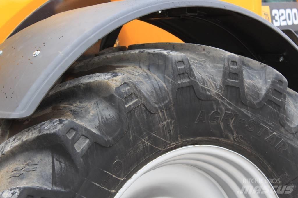 JCB Fastrac 3200 Traktorji