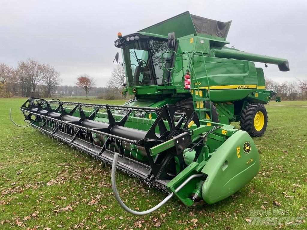 John Deere T670 Kombajni