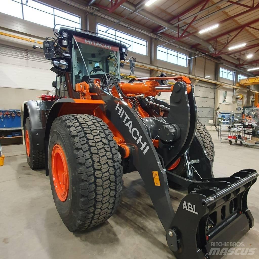 Hitachi ZW220-7 Kolesni nakladalci