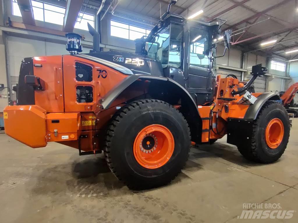 Hitachi ZW220-7 Kolesni nakladalci