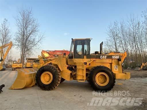 CAT 950 F Kolesni nakladalci