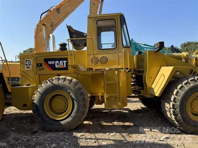 CAT 966 F Kolesni nakladalci