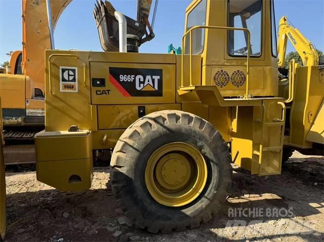 CAT 966 F Kolesni nakladalci