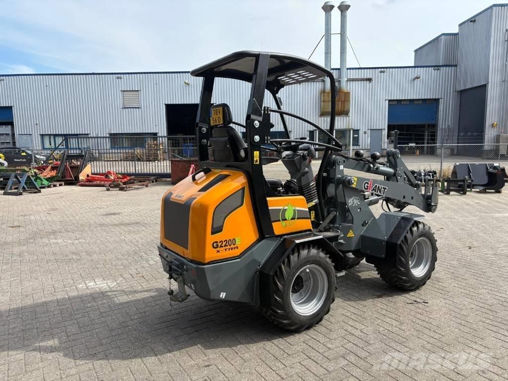 Giant G2200 E Xtra Mini nakladalci