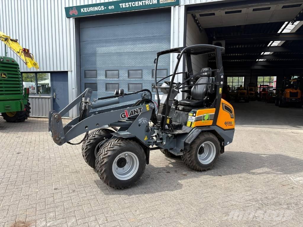 Giant G2200 E Xtra Mini nakladalci