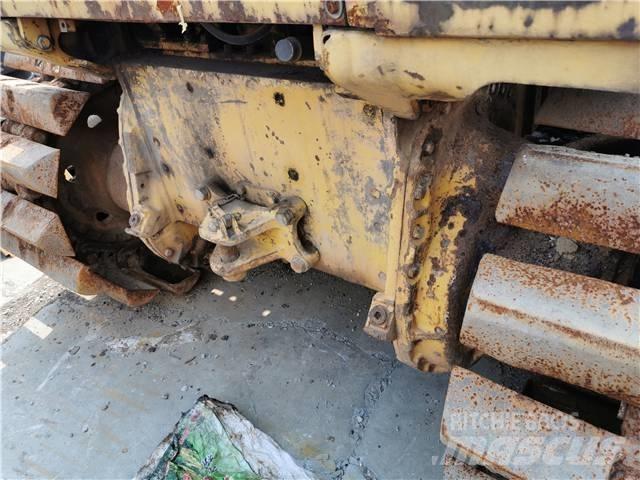 Komatsu D41P Buldožerji goseničarji