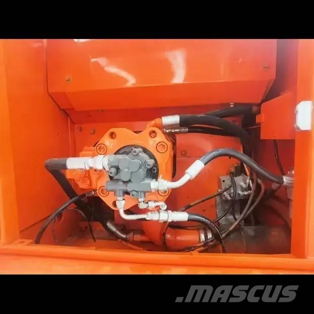 Doosan DX 225 LC Bagri goseničarji