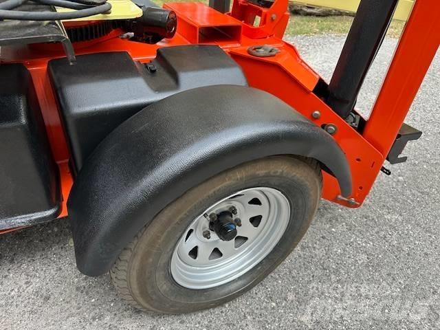 JLG T 350 Vlečne dvižne ploščadi