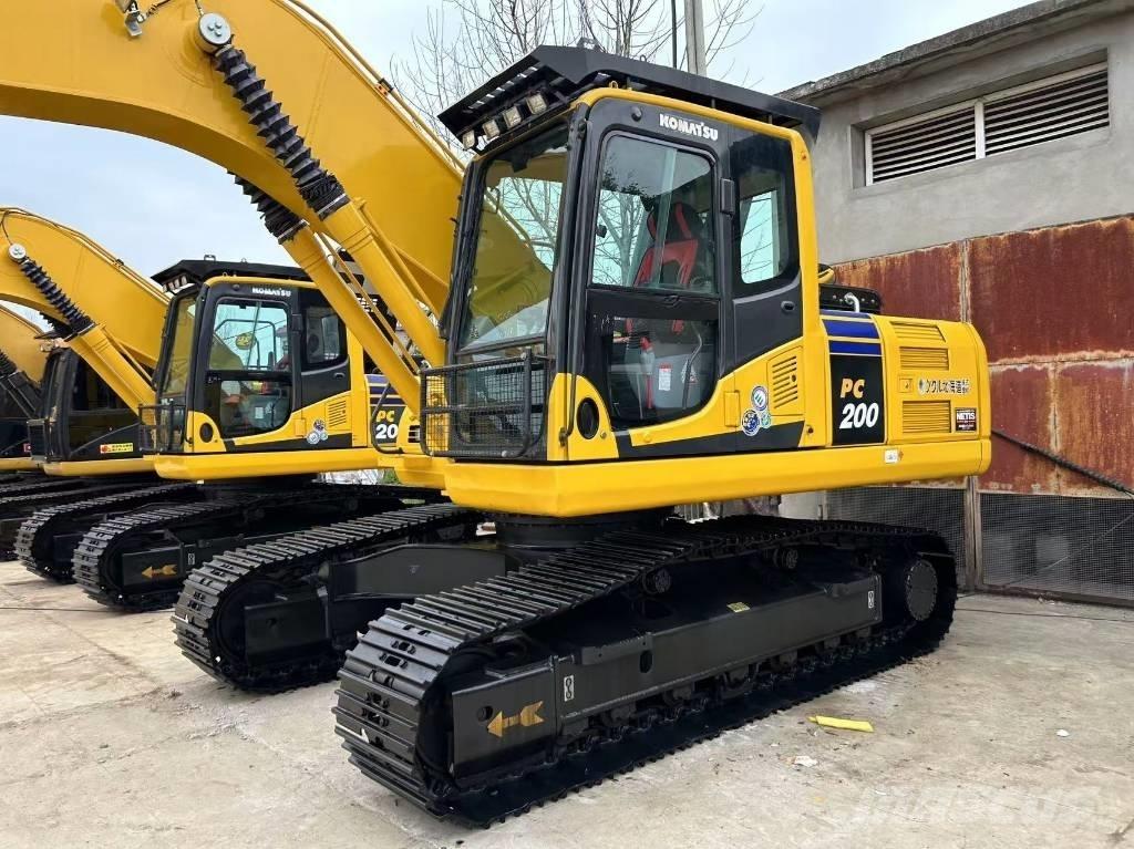 Komatsu 200 Bagri goseničarji