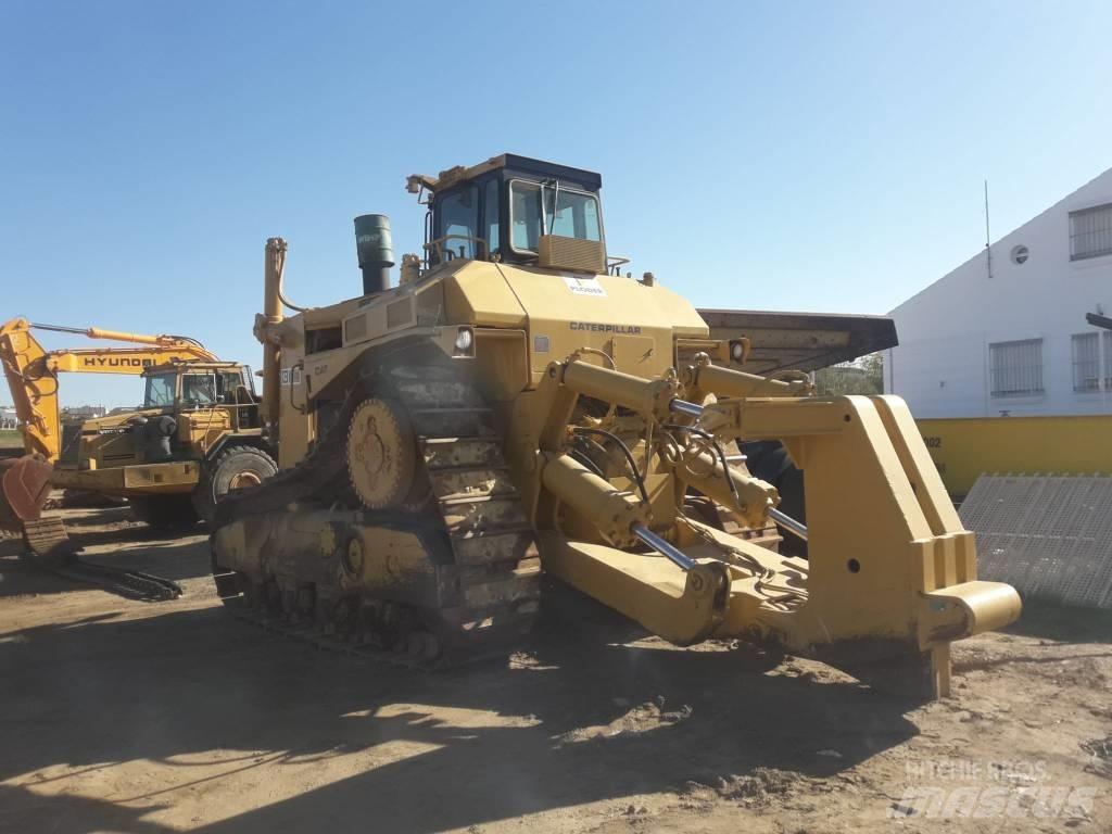 CAT D 10 Buldožerji goseničarji