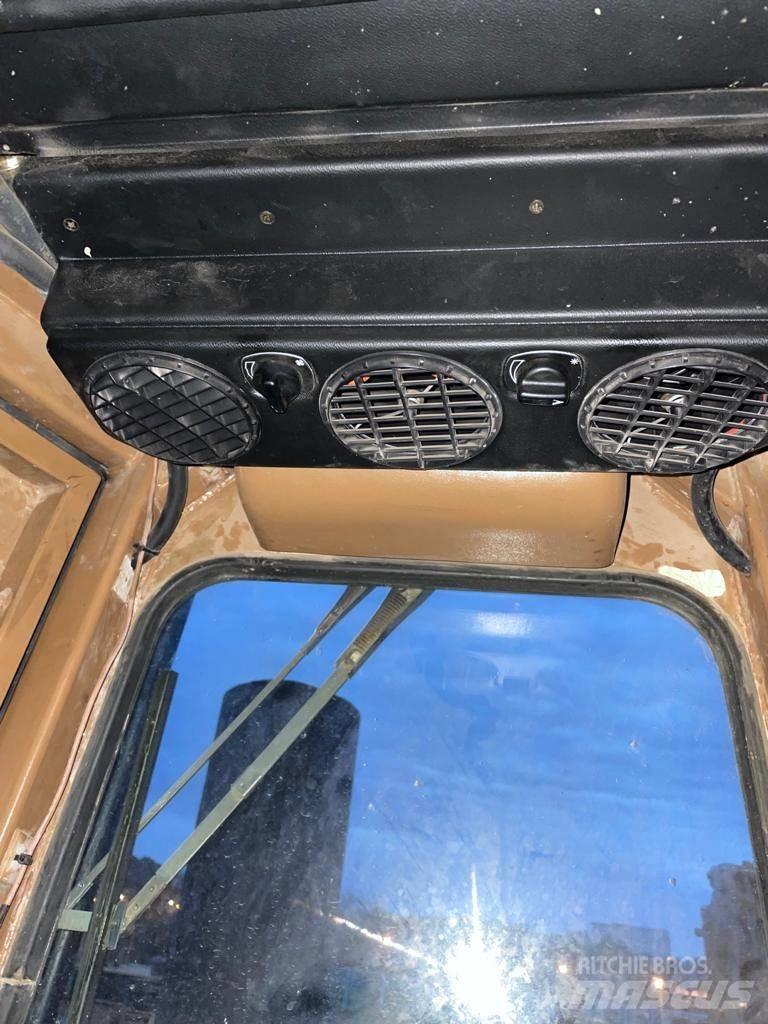 CAT D 10 Buldožerji goseničarji
