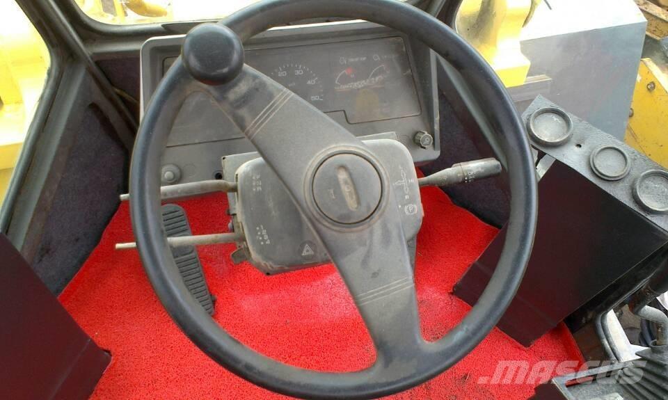 Komatsu WA 470-3 Kolesni nakladalci