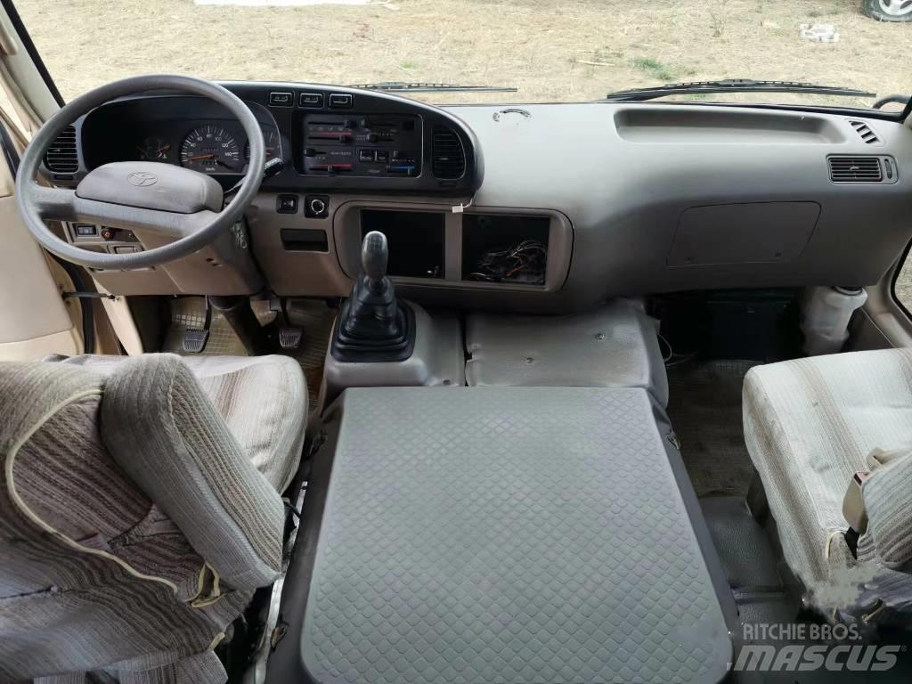 Toyota Coaster Medkrajevni avtobusi